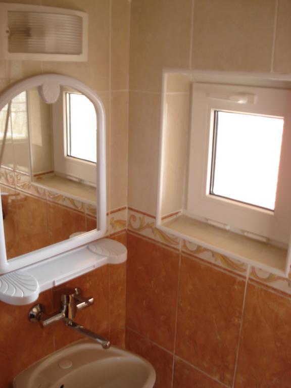Moni 85 Family House Hotel Sozopol Phòng bức ảnh