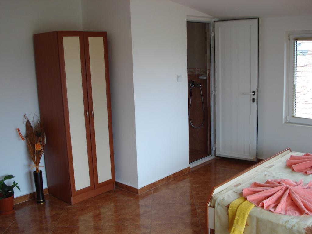 Moni 85 Family House Hotel Sozopol Phòng bức ảnh